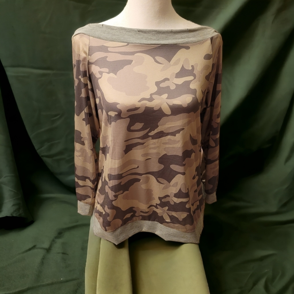 NWOT Unbranded Camo Long Sleeve Top Size Medium